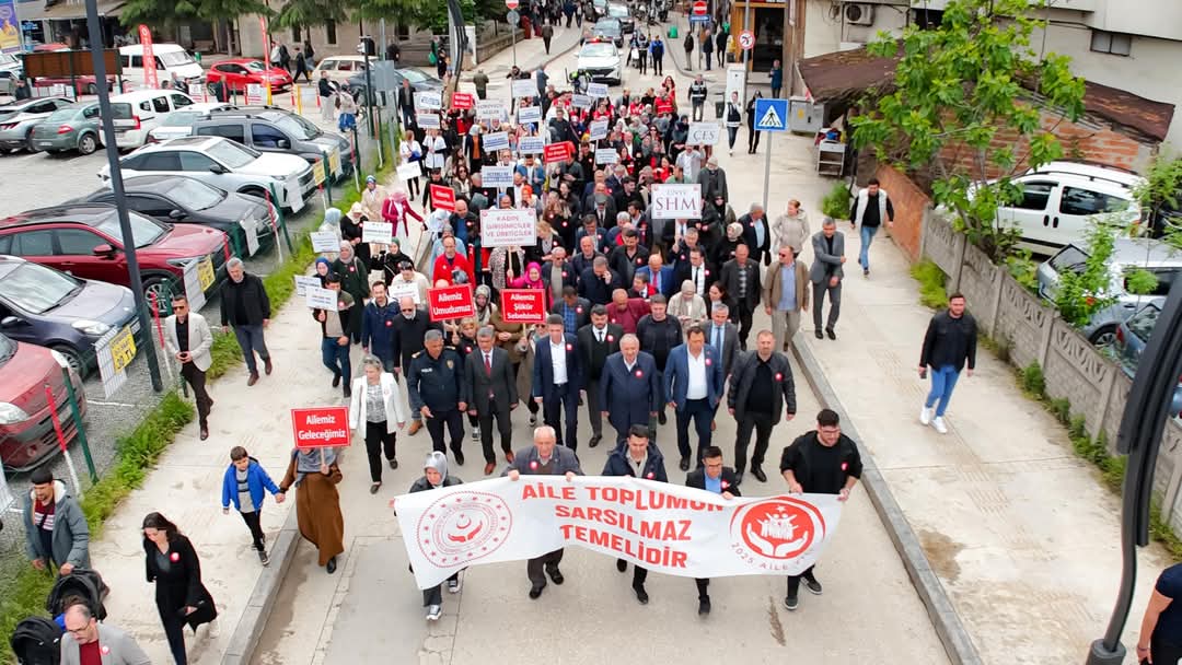 Kaymakamımız Avni Kula, “15-21 Mayıs Aile Haftası” Kapsamında Düzenlenen Kortej Yürüyüşüne Katıldı