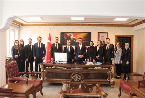 Gençlik ve Spor İlçe Müdürü ile Müdürlük Personeli Kaymakamımız Avni Kula'yı Ziyaret Ettiler