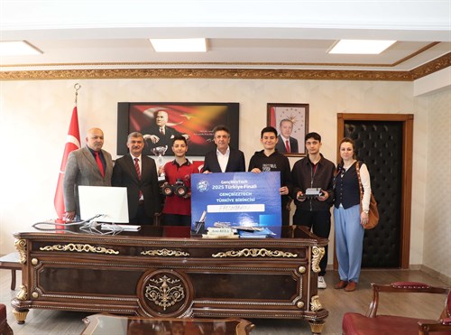 Türkiye Birincisi “FreshBrain” Teknoloji Takımı, Kaymakamımız Avni Kula'yı Ziyaret Ettiler